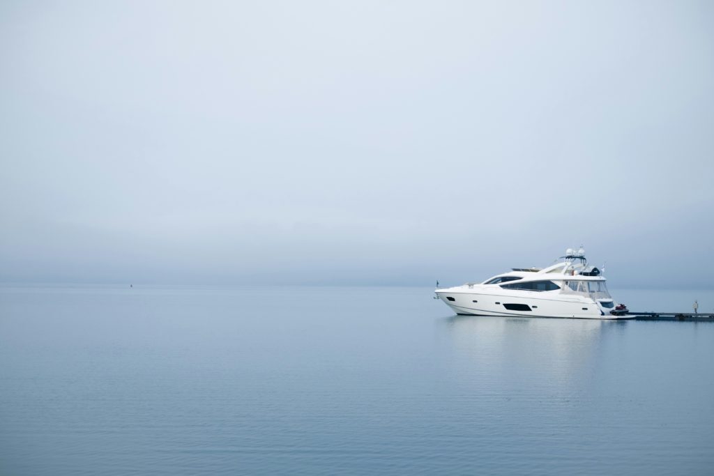 Louez un bateau et découvrez le lac Léman autrement